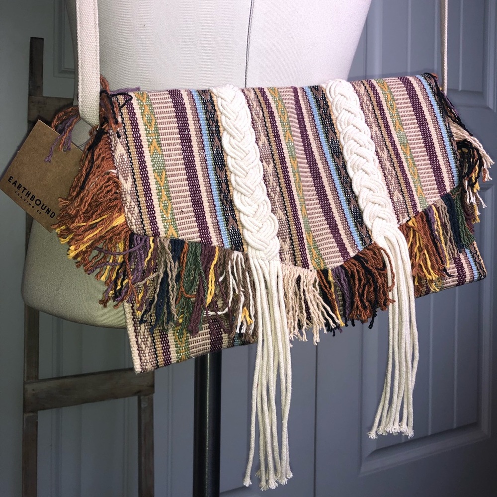 Fringe clutch bag